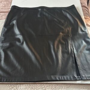 Halogen Sleek Black‎ Pencil Skirt